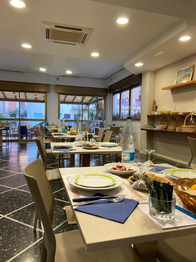 Hotel Domus Mea กัตตอลิกา ภายนอก รูปภาพ